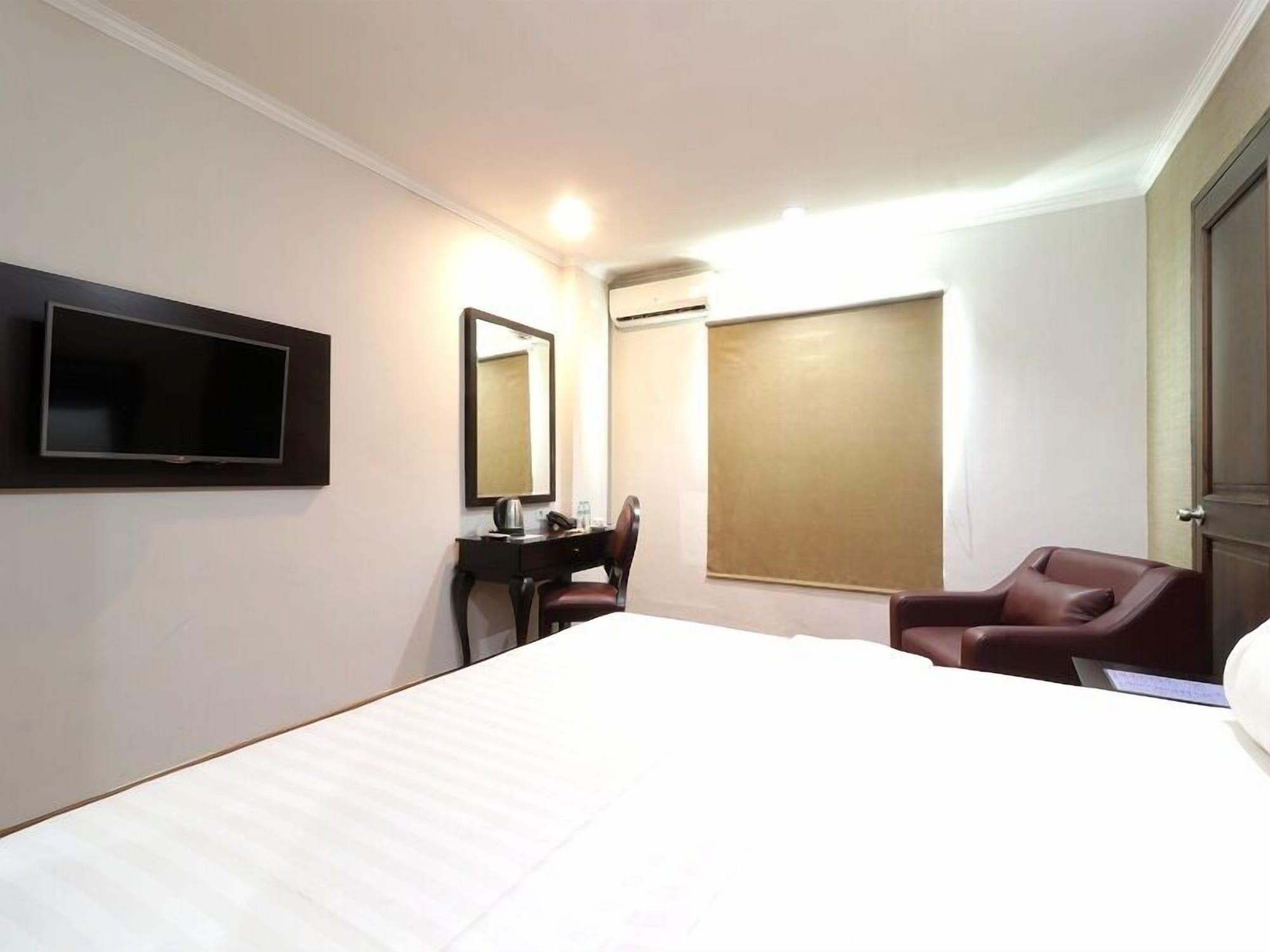 P Hotel Джакарта Екстер'єр фото