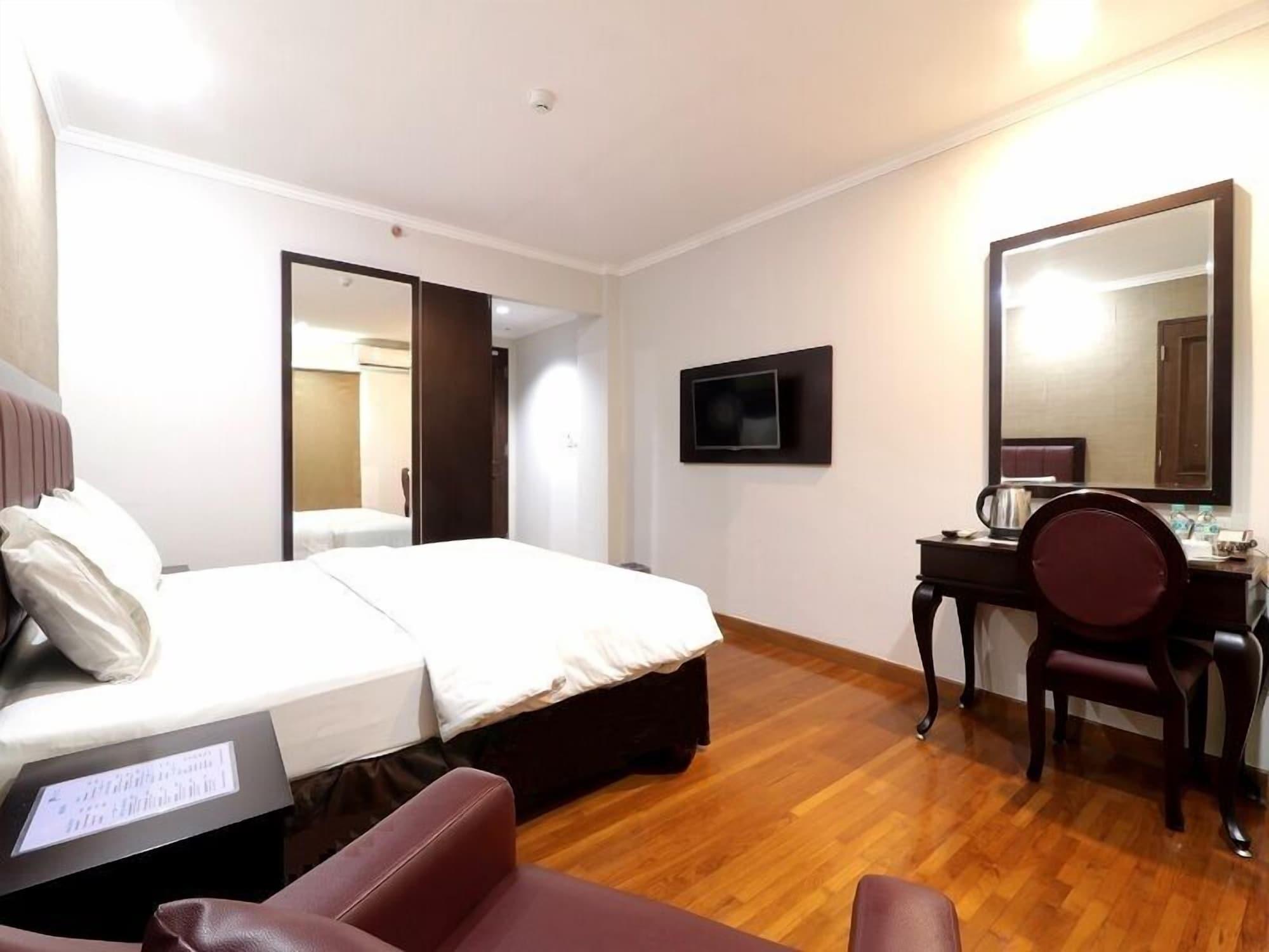 P Hotel Джакарта Екстер'єр фото